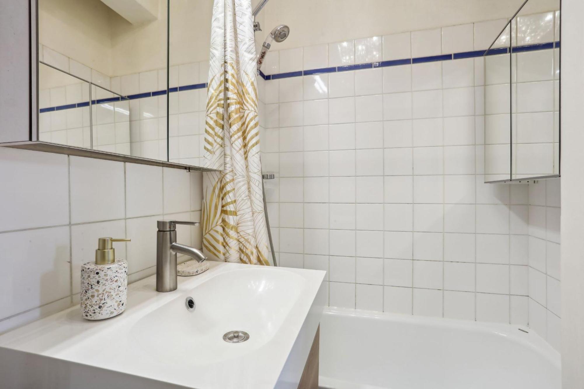 Eiffel Tower & Faubourg - 1Br - Cityapartmentstay Párizs Kültér fotó